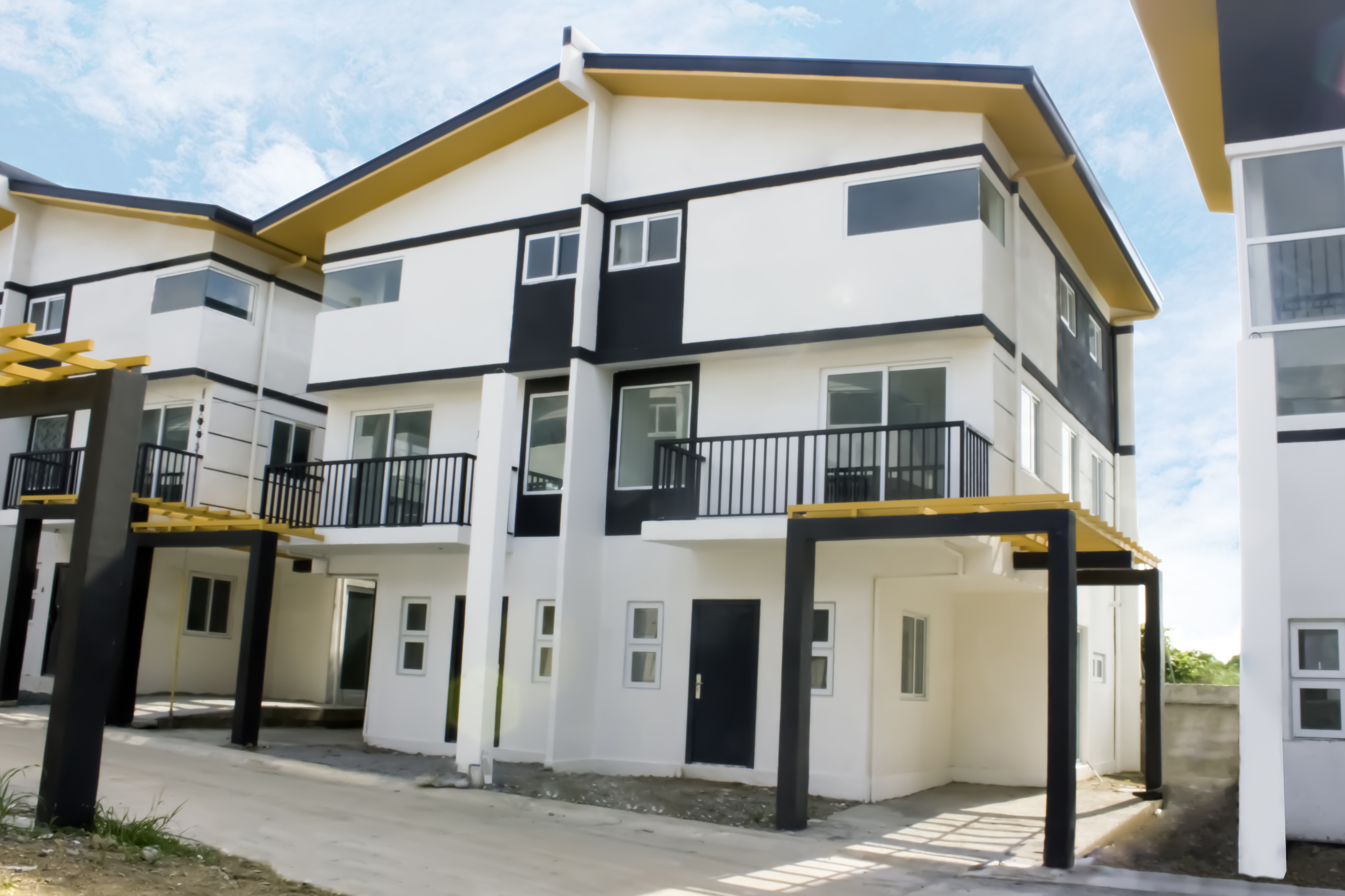 TANZA GARDEN ENCLAVE BROMELIADS